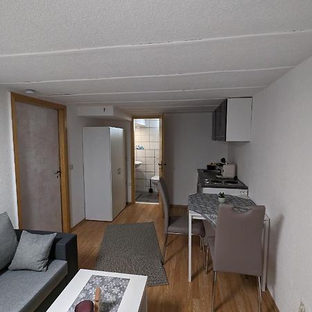 Direkt An Der S-Bahn Gelegenes Gemutliches Souterrain Apartment Mit Privatem Zugang Тройсдорф Экстерьер фото