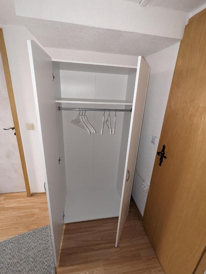 Direkt An Der S-Bahn Gelegenes Gemutliches Souterrain Apartment Mit Privatem Zugang Тройсдорф Экстерьер фото