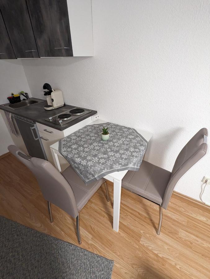 Direkt An Der S-Bahn Gelegenes Gemutliches Souterrain Apartment Mit Privatem Zugang Тройсдорф Экстерьер фото